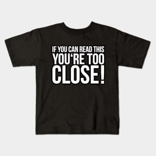 IF YOU CAN READ THIS YOU'RE TOO CLOSE! funny saying quote Kids T-Shirt